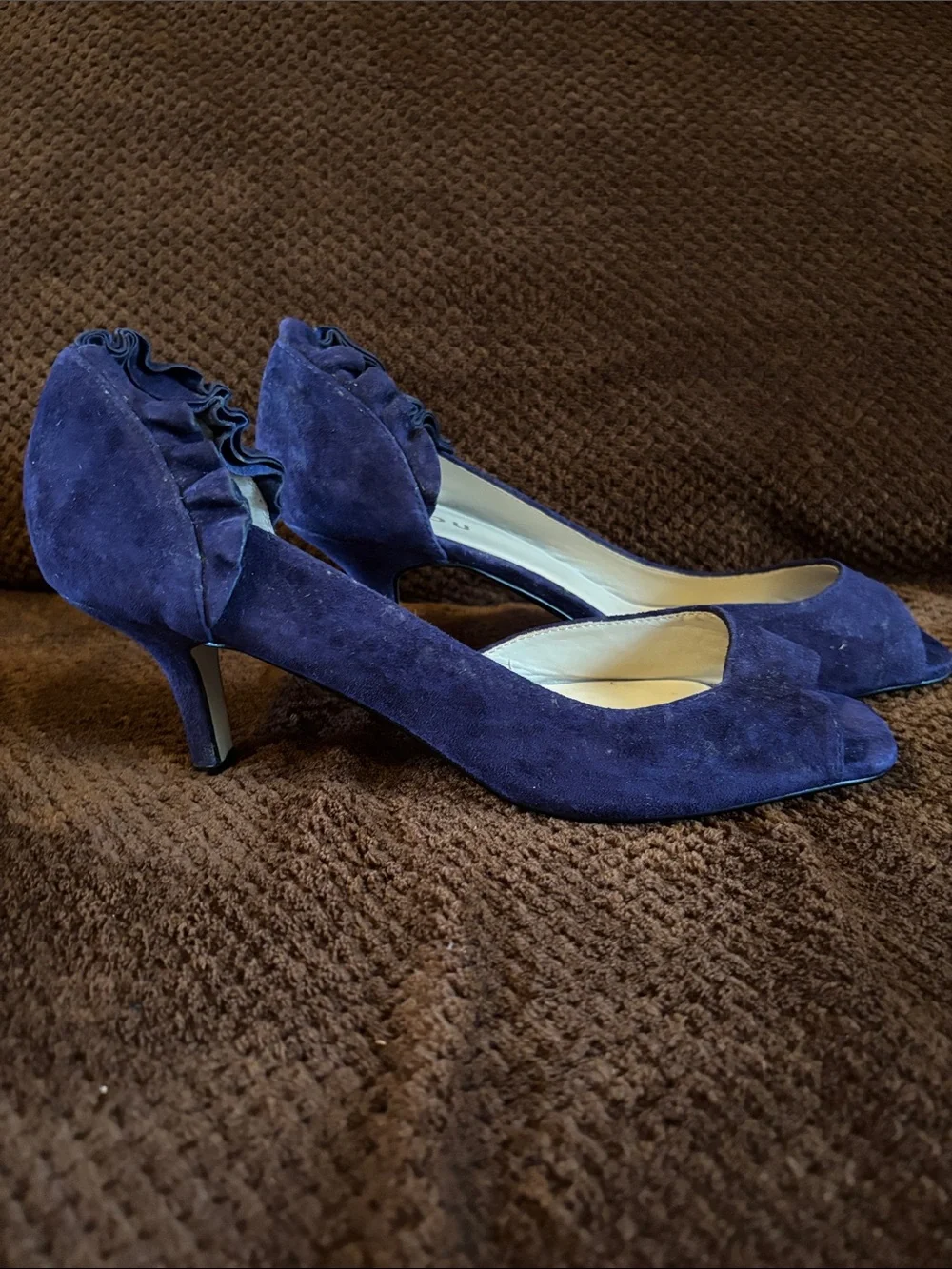 Bijou Women's Purple Suede Peep-Toe Ruffled Heel Pumps - Picture 4 of 4